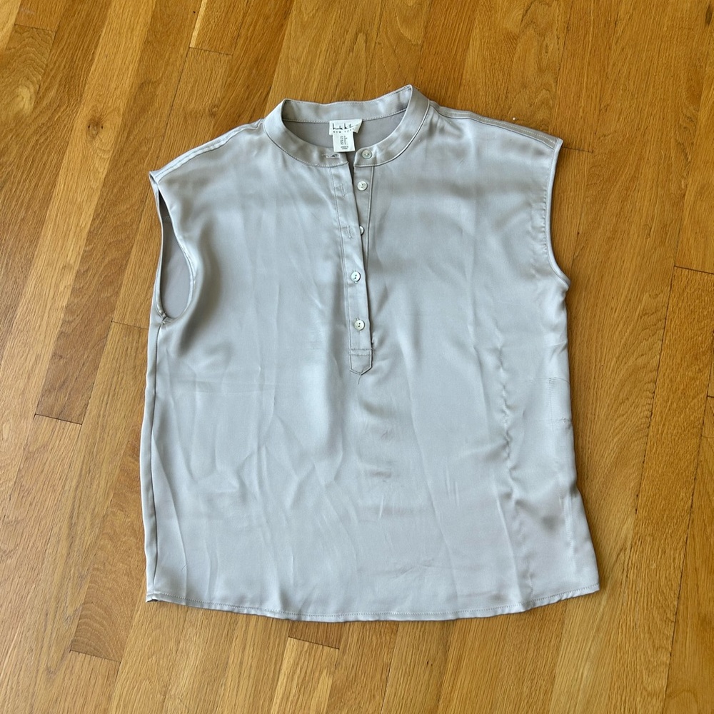 Nicole Miller Light Gray Sleeveless Blouse